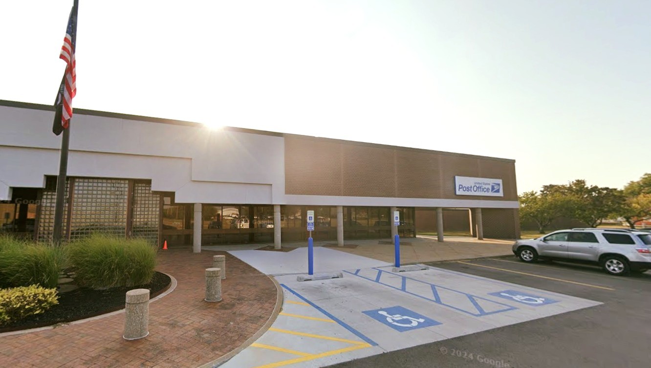 Front entrance of the USPS Facility at 1410 NW Gage Blvd in Topeka
